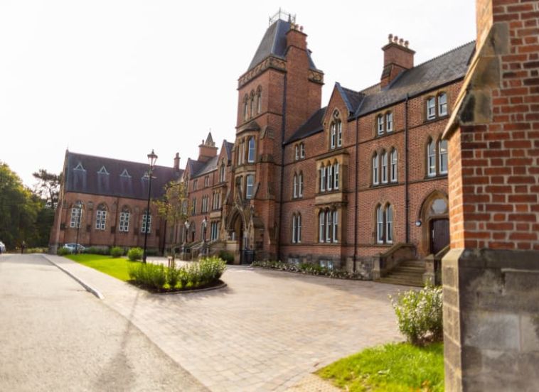 Methodist College Belfast trusts Integral LED